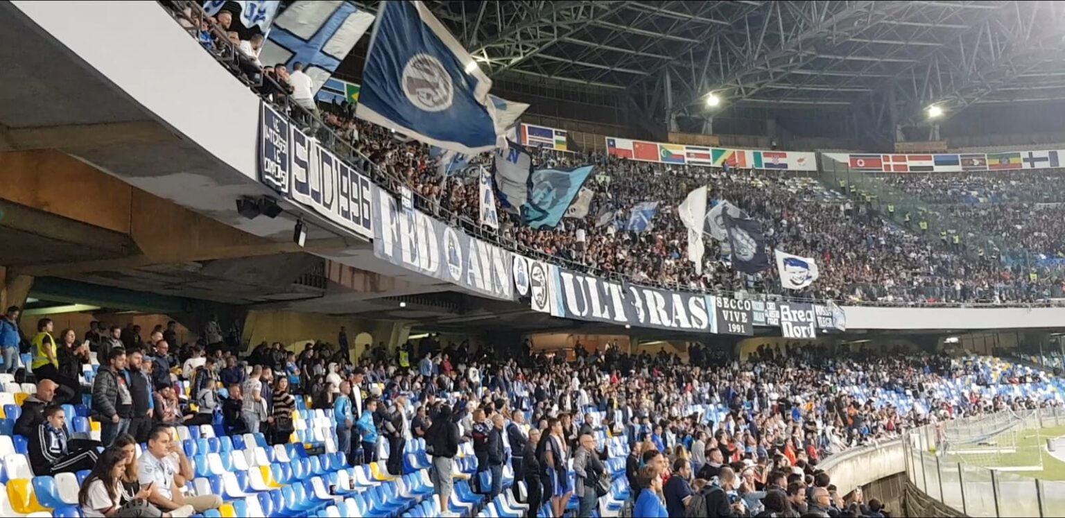 Curva dei tifosi del Napoli allo stadio Maradona