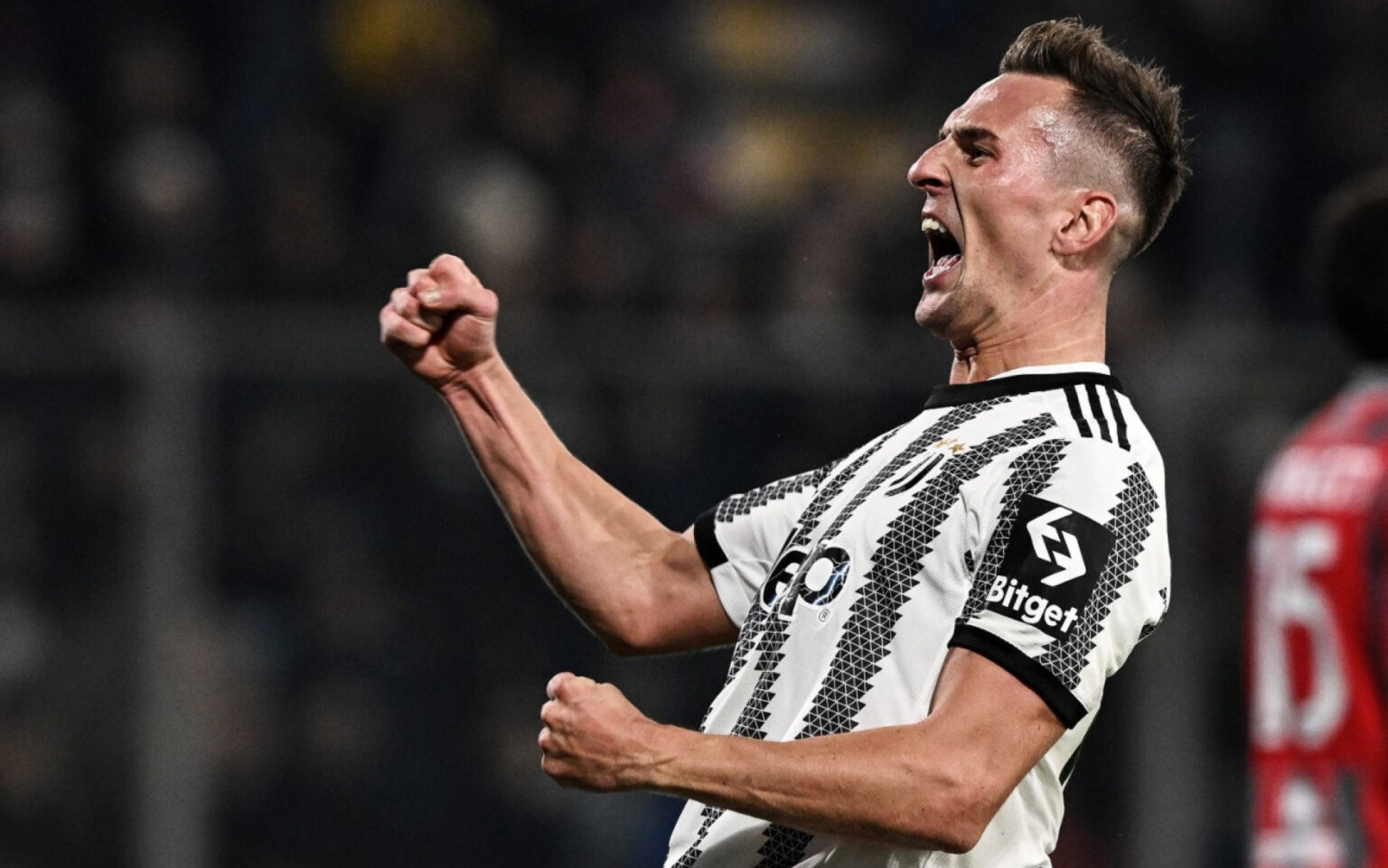 Milik esulta dopo un gol con la Juventus