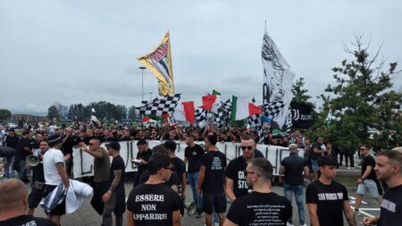 Curva Juventus fuori dallo Stadium per Juve-Lazio