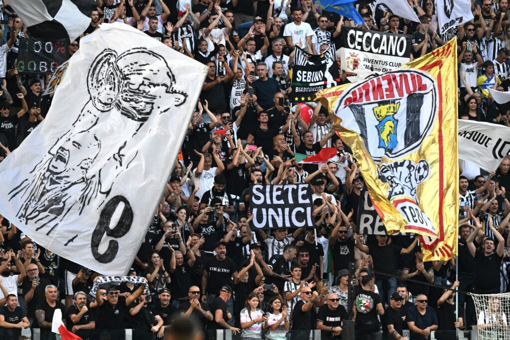 Curva bianconera in Juventus-Torino