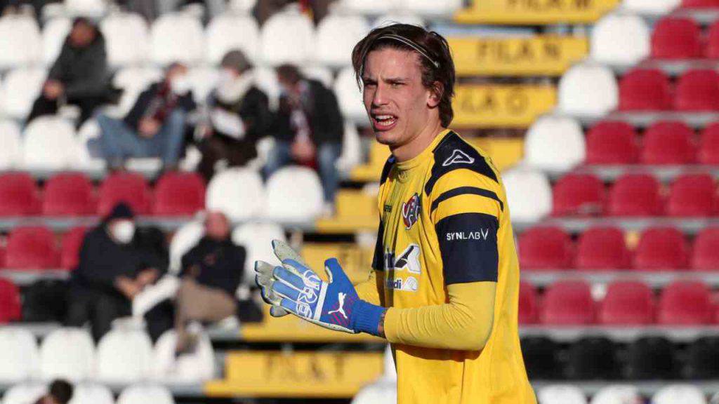 Marco Carnesecchi con la maglia della Cremonese