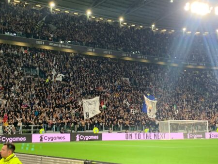 Curva Sud Juventus contro l'Hellas Verona