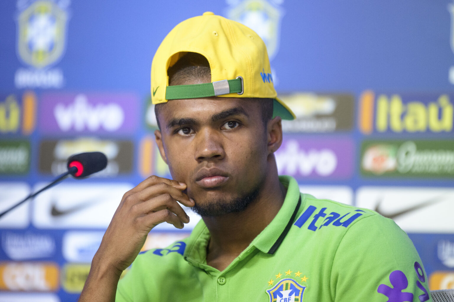 Douglas Costa