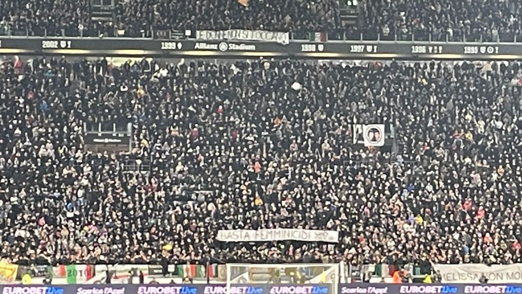 Curva Juventus a difesa delle donne