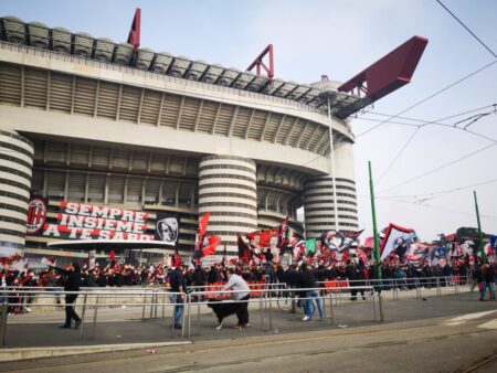 tifosi milan fuori da San Siro